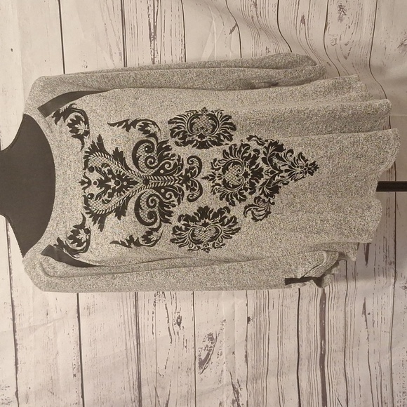 #1215 Hannah sweater sz M - Picture 1 of 8